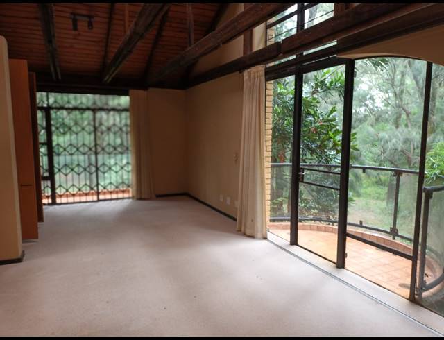 10 BEDROOM FREESTANDING TO LET IN EQUESTRIA